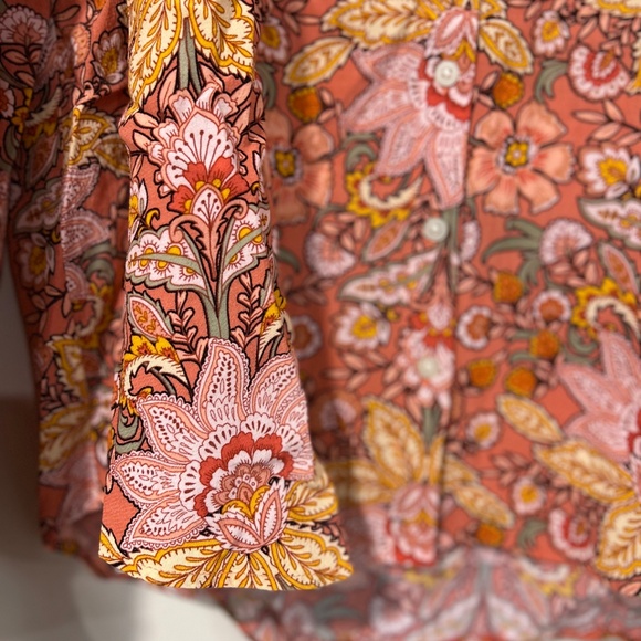 🦋Loft Floral Button Down Elastic Cuff Shirt - Picture 3 of 9